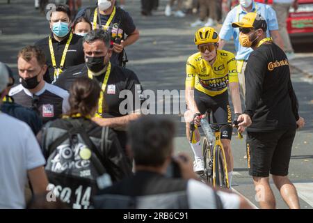 Bordeaux, Frankreich, 7. Juli 2023, JONAS VINGEGAARD von JUMBO - VISMA behält sein gelbes Trikot in Stage 7, 170km, Mont de Marsan nach Bordeaux während der 110. Ausgabe der Tour de France Kredit: Nick Phipps/Alamy Live News Stockfoto