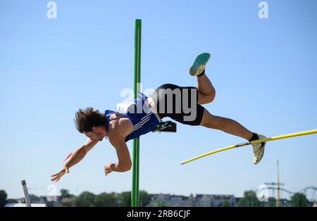 Volkmar Jan (Eschweger TSV) Action, Men's Pole Vault Final, am 7. Juli 2022 in Düsseldorf. Das Finale 2023 Rhein-Ruhr von 06,07 bis 09.07.2023 Stockfoto