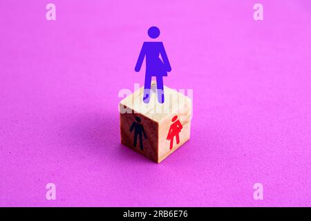 Transgender-Symbol auf Holzwürfel Stockfoto