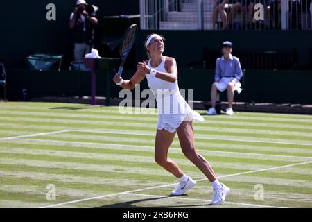 London, Großbritannien. 07. Juli 2023. 07. Juli 2023 - Wimbledon. Victoria Azarenka während der zweiten Runde war verärgert über Nummer elf Samen Daria Kasatkina in Wimbledon. Kredit: Adam Stoltman/Alamy Live News Stockfoto