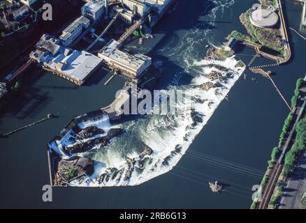 Luftaufnahme des Willamette Falls Kraftwerks Oregon, USA Stockfoto