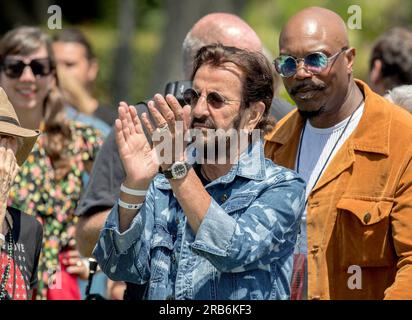 07. Juli 2023 - Beverly Hills, Kalifornien, USA - RINGO STARR, 83 kommt heute im Beverly Hills Garden Park an, um seinen Geburtstag mit seiner jährlichen Geburtstagsfeier für Frieden und Liebe zu feiern (Kreditbild: © Brian Cahn/ZUMA Press Wire), NUR REDAKTIONELLE VERWENDUNG! Nicht für den kommerziellen GEBRAUCH! Stockfoto