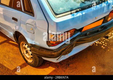 Beschädigtes Auto bei Unfallversicherungsanspruch Stockfoto