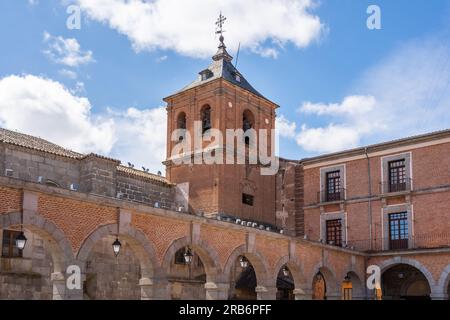 Kirche des Heiligen Johannes Baptisten (San Juan Bautista) am Plaza del Mercado Chico Square - Avila, Spanien Stockfoto