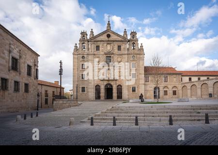 Kirche und Kloster Santa Teresa - Geburtsort der heiligen Teresa von Avila - Avila, Spanien Stockfoto