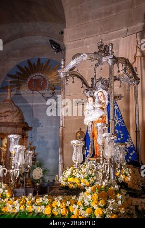 Jungfrau von Los Remedios Monstrance in der Kirche La Encarnacion - Montefrio, Andalusien, Spanien Stockfoto