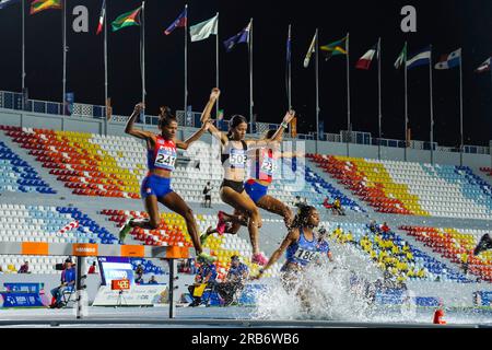 San Salvador, El Salvador. 07. Juli 2023. Sportler nehmen an der Frauen-Steeplechase 3000m während der Spiele in Lateinamerika und der Karibik in San Salvador Teil. Kredit: SOPA Images Limited/Alamy Live News Stockfoto