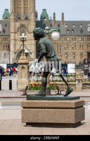 Ottawa, Kanada - 19. Mai 2023: Terry Fox Statue in der Nähe des kanadischen Parlamentsgebäudes. Stockfoto