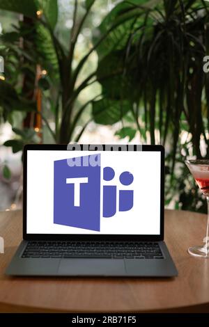Odessa, Ukraine - 14. Juni 2023: Laptop-Computer mit Logo von Microsoft-Teams auf dem Bildschirm, eine einheitliche Kommunikations- und Collaboration-Plattform. Stockfoto