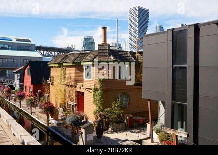 Schwimmende Häuser im Sea Village auf Granville Island, Vancouver, BC, Kanada Stockfoto