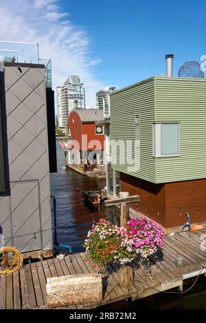 Schwimmende Häuser im Sea Village auf Granville Island, Vancouver, BC, Kanada Stockfoto