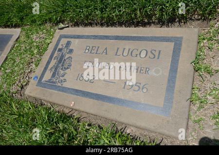 Culver City, Kalifornien, USA 6. Juli 2023 Schauspielerin Bela Lugosi Grab in der Grotto Section auf dem Holy Cross Cemetery am 6. Juli 2023 in Culver City, Kalifornien, USA. Foto: Barry King/Alamy Stock Photo Stockfoto