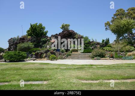 Culver City, Kalifornien, USA 6. Juli 2023 Schauspielerin Bela Lugosi Grab in der Grotto Section auf dem Holy Cross Cemetery am 6. Juli 2023 in Culver City, Kalifornien, USA. Foto: Barry King/Alamy Stock Photo Stockfoto