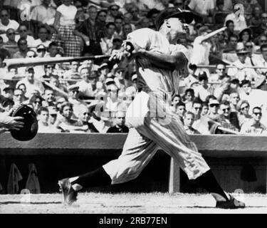 New York, New York: 2. September 1961 Roger Maris im Yankee Stadium, als er sein 52. Homer des Jahres auf der Suche nach Babe Ruths Rekord von 60 Homeruns in einer Saison erreichte. Stockfoto
