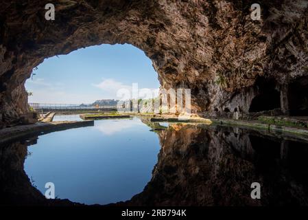 Sperlonga Höhle in Tiberio Ruinen - Italien Stockfoto