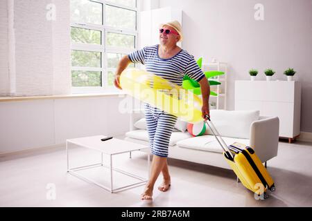 Summer Travel Beach Urlaub Im Haus. Happy Man Lifestyle Stockfoto