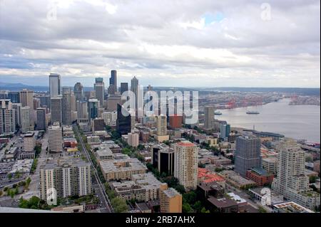 Gebäude im Zentrum von Seattle. Blick auf Seattle aus der Vogelperspektive. Seattle, Washington, Vereinigte Staaten von Amerika - 26. August 2010 Stockfoto