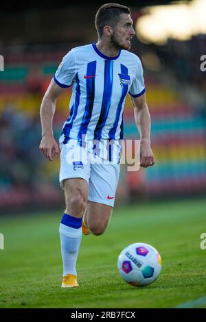 Friedrich-Ludwig-Jahn-Sportpark, Berlin, Deutschland. 07. Juli 2023. Jonjoe Kenny (Hertha Berlin) kontrolliert den Ball während eines freundlichen Spiels, BFC Dynamo gegen Hertha BSC, im Friedrich-Ludwig-Jahn-Sportpark, Berlin. Kim Price/CSM/Alamy Live News Stockfoto