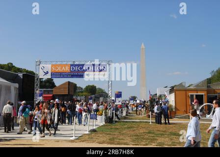 Solar-Decathlon-Gehäuse-Displays - vom Designwettbewerb für von der Sonne angetriebene Häuser - auf der National Mall, Washington, D.C. Stockfoto