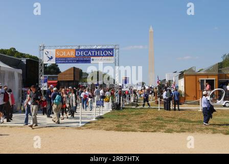 Solar-Decathlon-Gehäuse-Displays - vom Designwettbewerb für von der Sonne angetriebene Häuser - auf der National Mall, Washington, D.C. Stockfoto