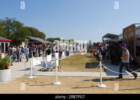 Solar-Decathlon-Gehäuse-Displays - vom Designwettbewerb für von der Sonne angetriebene Häuser - auf der National Mall, Washington, D.C. Stockfoto