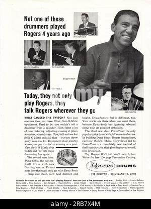 Eine Werbung für Rogers Drums aus einem Musikmagazin aus dem frühen 1960er. Jahrhundert. Es zeigt Buddy Rich, COsy Cole, Louis Bellson und andere Drummer, die kürzlich zu Rogers konvertiert wurden. Stockfoto