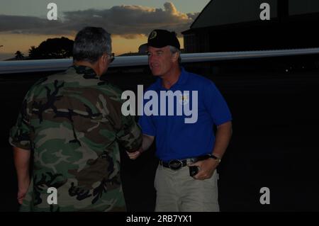 Pacific Islands Tour: Besuch von Minister Dirk Kempthorne und Helfern von Hawaii Stockfoto