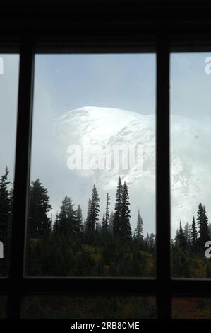 Mount Rainier National Park, Washington, wurde während des Besuchs von Minister Dirk Kempthorne gesehen, um die Grundsatzrede bei der großen Eröffnungs- und Einweihungszeremonie für das neue Henry M. Jackson Visitor Center in der Paradise Area of the Park zu halten Stockfoto