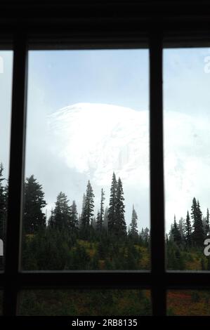 Mount Rainier National Park, Washington, wurde während des Besuchs von Minister Dirk Kempthorne gesehen, um die Grundsatzrede bei der großen Eröffnungs- und Einweihungszeremonie für das neue Henry M. Jackson Visitor Center in der Paradise Area of the Park zu halten Stockfoto