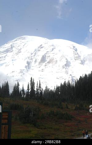 Mount Rainier National Park, Washington, wurde während des Besuchs von Minister Dirk Kempthorne gesehen, um die Grundsatzrede bei der großen Eröffnungs- und Einweihungszeremonie für das neue Henry M. Jackson Visitor Center in der Paradise Area of the Park zu halten Stockfoto