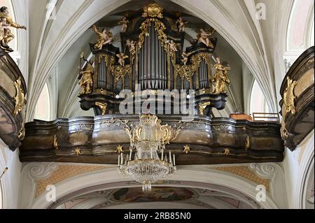 Hartberg, Steiermark, Österreich. 29. Juni 2023. Stadtgemeindekirche St. Martin in Hartberg. Orgel in der Pfarrkirche Stockfoto