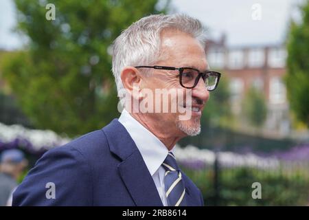 London UK. 8. Juli 2023. Gary Lineker, BBC Sports TV-Moderator erscheint am 6. Tag der Wimbledon Tennis Championships im All England Lawn Tennis Club. Kredit: amer Ghazzal/Alamy Live News Stockfoto