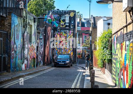 Farbenfrohe Graffiti-Straßen in der beliebten Camden Town in London. Stockfoto