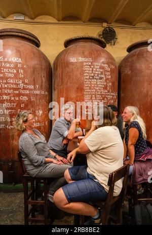 Morales Tapas Bar, Sevilla, Spanien Stockfoto