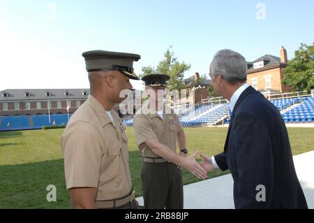 Besuch von Minister Dirk Kempthorne in den Marine Barracks, Washington, D.C., USA Der älteste Posten der Marine Corp und ein nationales historisches Wahrzeichen Stockfoto