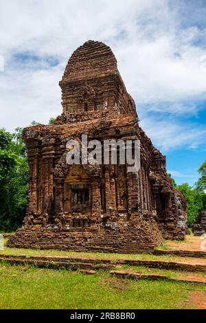 Überreste von Hindu-Tempeln im My Son Sanctuary, einem UNESCO-Weltkulturerbe in Vietnam. Stockfoto