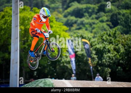 Besancon, Frankreich. 08. Juli 2023. BESANCON, FRANKREICH - JULI 8: Mitchel Schotman aus den Niederlanden erwärmt sich während des 2. Tages der UEC BMX-Europameisterschaft 2023 beim Complexe sportif du Rosemont am 8. Juli 2023 in Besancon, Frankreich (Foto von Rene Nijhuis/BSR-Agentur) Kredit: BSR Agency/Alamy Live News Stockfoto