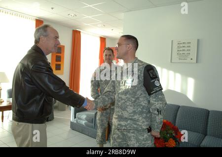 Besuch von Staatssekretär Dirk Kempthorne im Landesmedizinzentrum Landstuhl des Verteidigungsministeriums, Landstuhl Stockfoto