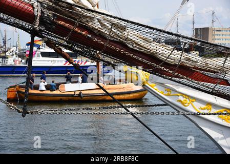 Den Helder, Niederlande. 2. Juli 2023. Bugspieße und Galionsfiguren auf großen Schiffen. Hochwertiges Foto Stockfoto