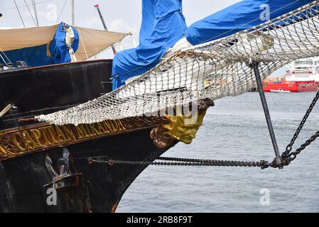 Den Helder, Niederlande. 2. Juli 2023. Bugspieße und Galionsfiguren auf großen Schiffen. Hochwertiges Foto Stockfoto