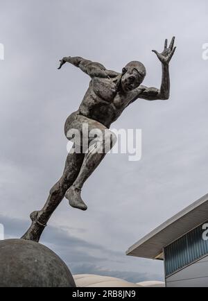 Manchester, Großbritannien. 08. Juli 2023. 8. Juli 2023; Manchester Regional Arena, Manchester, Lancashire, England; 2023 Muller UK Athletics Championships Manchester; eine Sportlerstatue vor dem Stadion Credit: Action Plus Sports Images/Alamy Live News Stockfoto