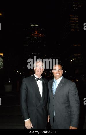 Spendensammlungsgala für den African American Experience Fund (AAEF) der National Park Foundation im Rainbow Room im Rockefeller Center, New York City, New York, wo Minister Dirk Kempthorne der ehemaligen US-Regierung beitrat Botschafter bei den Vereinten Nationen und Bürgerrechtsführer Andrew Young, ehemaliger stellvertretender Arbeitsminister und Pionier der Little-Rock-Schulintegration Ernest Green, Vizepräsidentin der Coca-Cola Company Ingrid Saunders Jones, Nachrichtenkorrespondent und Moderator Gwen Ifill, Und der Vorsitzende des AAEF Kuratoriums Robert Harris unter den Würdenträgern Stockfoto