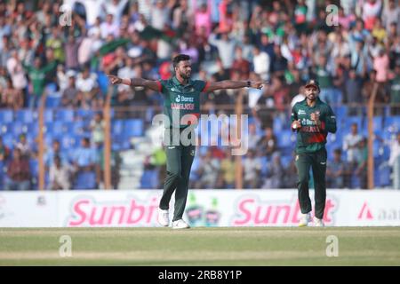 Ebadot Hossain feiert nach einem Wicket beim zweiten ODI-Spiel (Bangladesch-Afghanistan Second One Day International) von drei Spielserien im Stockfoto