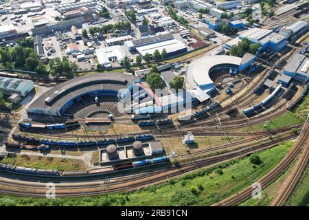 Standarddrehteller für Lokomotiven Drehteller mit Luftaufnahme Drehteller, Panoramaaussicht für Drehteller für Züge auf der Bahn Stockfoto