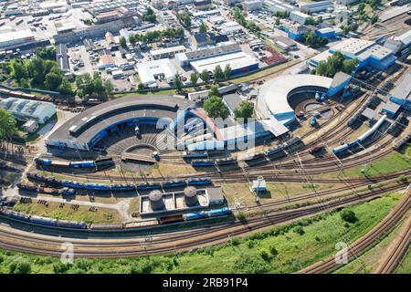 Standarddrehteller für Lokomotiven Drehteller mit Luftaufnahme Drehteller, Panoramaaussicht für Drehteller für Züge auf der Bahn Stockfoto