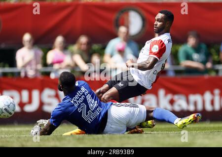 ROTTERDAM – Danilo von Feyenoord gewinnt am 8. Juli 2023 im Sportpark Smitshoek in Rotterdam, Niederlande, den 1-0, PEC Zwolle Torwart Kenneth Vermeer. ANP PIETER STAM DE JONGE Credit: ANP/Alamy Live News Stockfoto