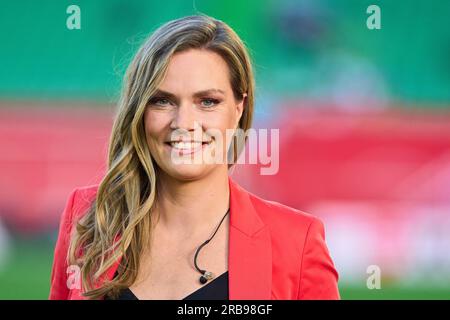 Julia Scharf, Moderatorin, Sportmoderatorin, das erste, ARD, Im freundlichen DFB-Frauenspiel DEUTSCHLAND - SAMBIA 2-3 Vorbereitung auf WM-Weltmeisterschaften 2023 in Australien, Neuseeland, Saison 2023/2024, am 07. Juli 2023 in Fürth, Deutschland. © Peter Schatz / Alamy Live News Stockfoto