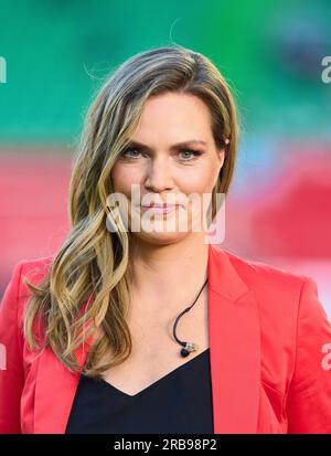 Julia Scharf, Moderatorin, Sportmoderatorin, das erste, ARD, Im freundlichen DFB-Frauenspiel DEUTSCHLAND - SAMBIA 2-3 Vorbereitung auf WM-Weltmeisterschaften 2023 in Australien, Neuseeland, Saison 2023/2024, am 07. Juli 2023 in Fürth, Deutschland. © Peter Schatz / Alamy Live News Stockfoto