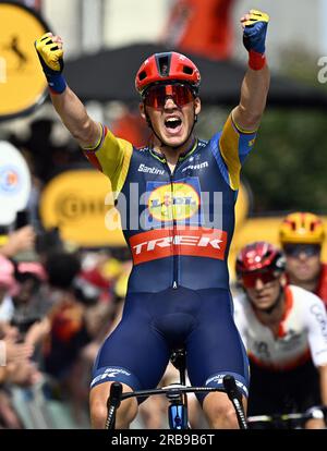 Limoges, Frankreich. 08. Juli 2023. Danish Mads Pedersen von Lidl-Trek feiert nach dem Sieg der Stufe 8 des Radrennen Tour de France, einem 200,7 km langen Rennen von Libourne nach Limoges, Frankreich, am Samstag, den 08. Juli 2023. Die diesjährige Tour de France findet vom 01. Bis 23. Juli 2023 statt. BELGA FOTO JASPER JACOBS Kredit: Belga News Agency/Alamy Live News Stockfoto