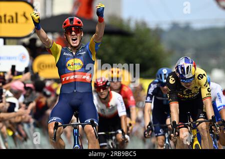 Limoges, Frankreich. 08. Juli 2023. Danish Mads Pedersen von Lidl-Trek feiert nach dem Sieg der Stufe 8 des Radrennen Tour de France, einem 200,7 km langen Rennen von Libourne nach Limoges, Frankreich, am Samstag, den 08. Juli 2023. Die diesjährige Tour de France findet vom 01. Bis 23. Juli 2023 statt. BELGA FOTO JASPER JACOBS Kredit: Belga News Agency/Alamy Live News Stockfoto